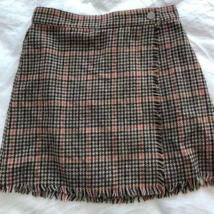 UrbanOutfitters Teryn Houndstooth Fray Wrap Skirt